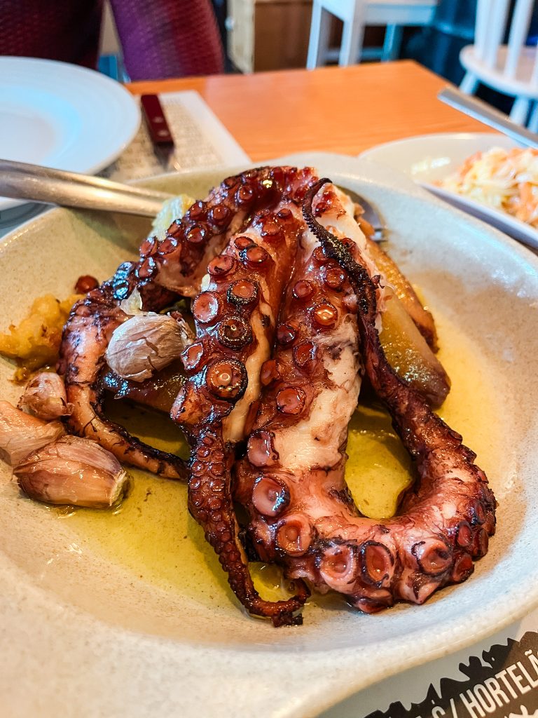 typisch eten op de Azoren octopus